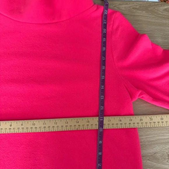 Dudley Stephens Medium Vello Fleece Park Slope Turtleneck Pullover Neon Pink - Picture 8 of 9